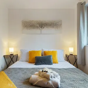 Cosy Canary Wharf House Apartment